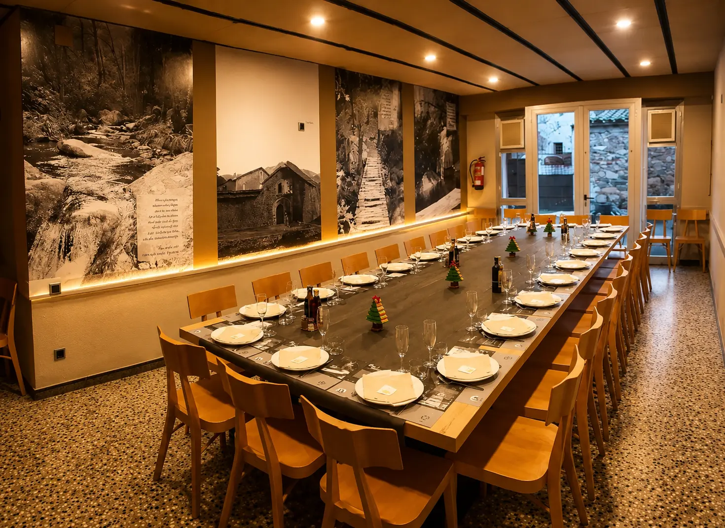 Sala principal del Restaurant Can Florenci a Gualba, decoració catalana tradicional